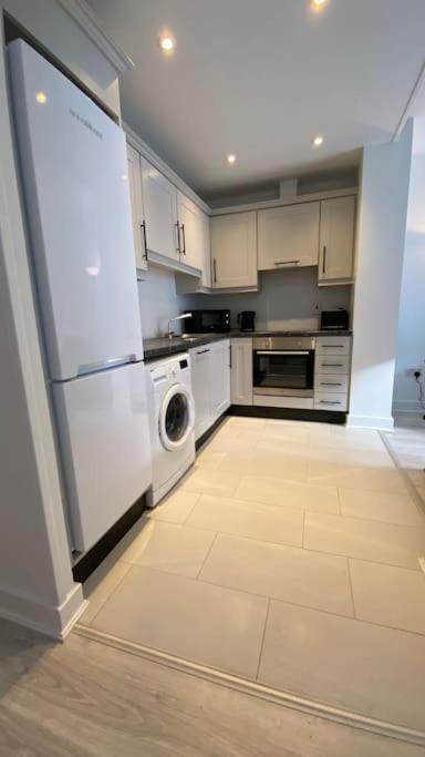 Stunning Modern 2Bed Apt Near Dublin City& Airport Buitenkant foto